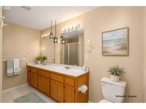 Bath - 182 Eagles View Dr, Grants Pass, OR 97527 photo 1 of 3