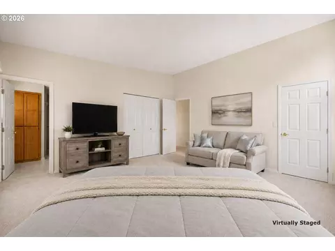 Bedroom - 182 Eagles View Dr, Grants Pass, OR 97527 photo 2 of 4