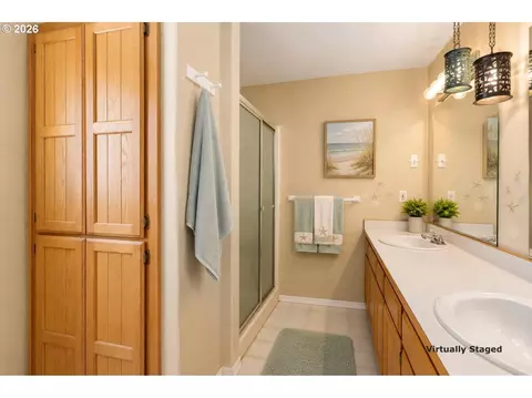 Bath - 182 Eagles View Dr, Grants Pass, OR 97527 photo 2 of 3