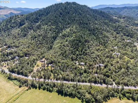 View/Area - 182 Eagles View Dr, Grants Pass, OR 97527 photo 3 of 5