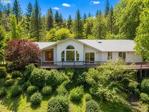 182 Eagles View Dr, Grants Pass, OR 97527