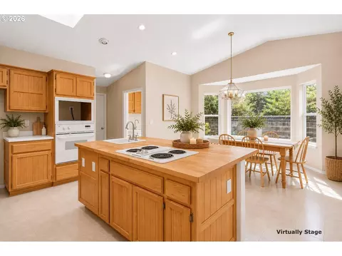 Kitchen - 182 Eagles View Dr, Grants Pass, OR 97527 photo 1 of 4