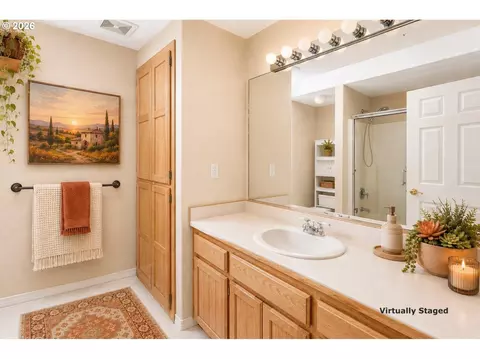 Bath - 182 Eagles View Dr, Grants Pass, OR 97527 photo 3 of 3