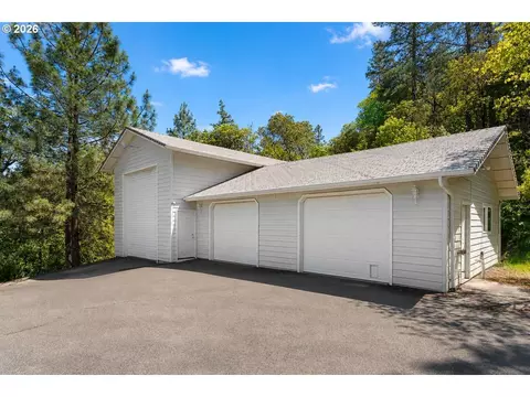 Exterior - 182 Eagles View Dr, Grants Pass, OR 97527 photo 10 of 10