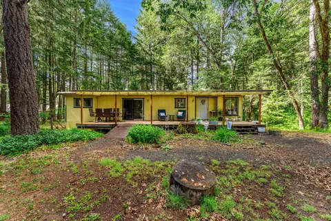 350 Bonnie Ln, Grants Pass, OR 97527