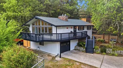 1441 NW B St, Grants Pass, OR 97526