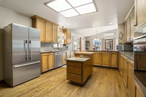 Kitchen - 51445 Ash Rd, La Pine, OR 97739 photo 3 of 5