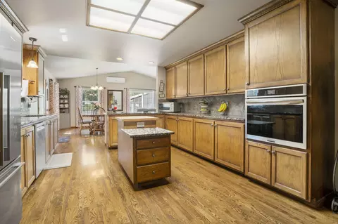 Kitchen - 51445 Ash Rd, La Pine, OR 97739 photo 2 of 5