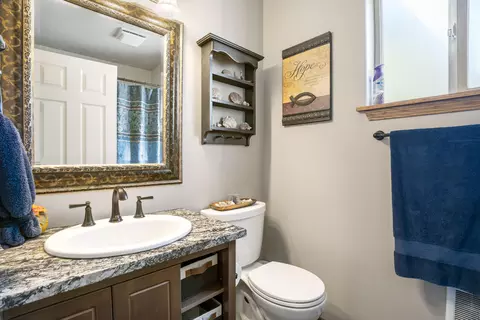 Bath - 51445 Ash Rd, La Pine, OR 97739 photo 4 of 5