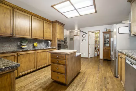 Kitchen - 51445 Ash Rd, La Pine, OR 97739 photo 4 of 5