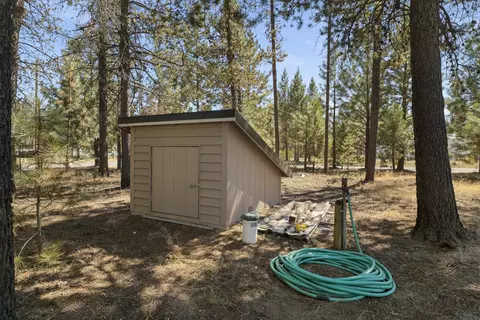 Exterior - 51445 Ash Rd, La Pine, OR 97739 photo 4 of 15