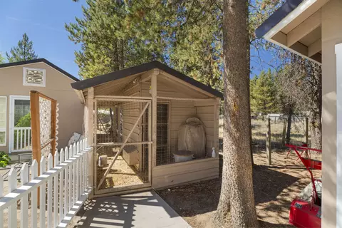Exterior - 51445 Ash Rd, La Pine, OR 97739 photo 13 of 15