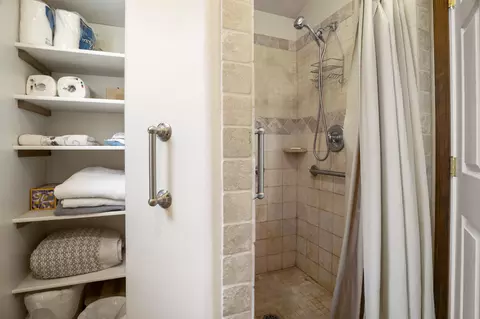 Bath - 51445 Ash Rd, La Pine, OR 97739 photo 3 of 5