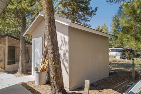 Exterior - 51445 Ash Rd, La Pine, OR 97739 photo 14 of 15