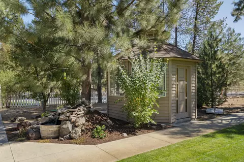 Exterior - 51445 Ash Rd, La Pine, OR 97739 photo 6 of 15