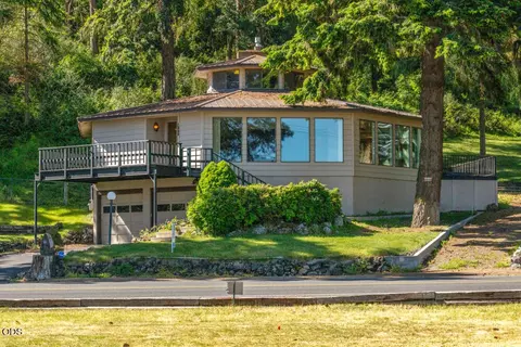 1885 Lakeshore Dr, Klamath Falls, OR 97601