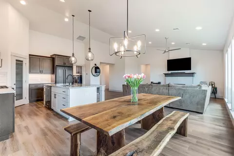 Dining - 63173 Iner Loop, Bend, OR 97701 photo 1 of 2