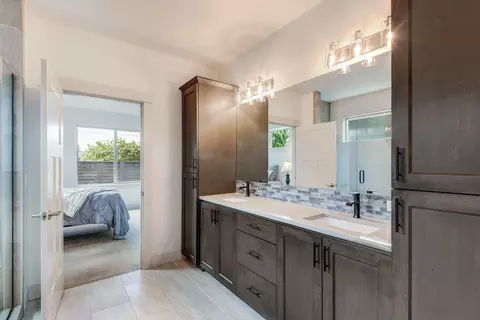 Bath - 63173 Iner Loop, Bend, OR 97701 photo 1 of 2