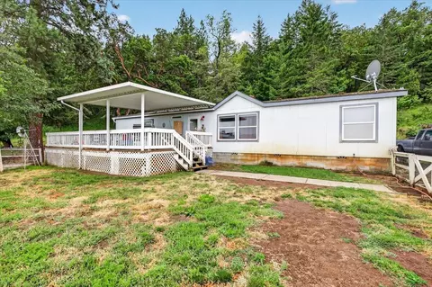 483 Wren Ridge Dr, Eagle Point, OR 97524