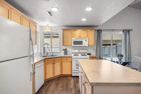 Kitchen - 20612 Daisy Ln, Bend, OR 97702 photo 1 of 2