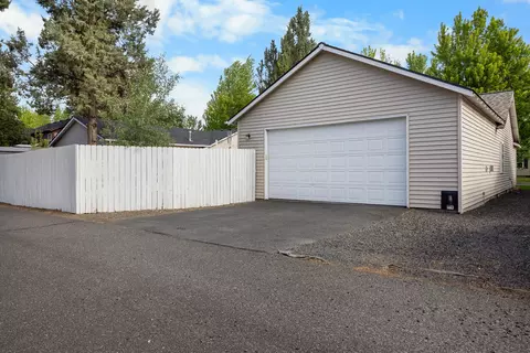 Exterior - 20612 Daisy Ln, Bend, OR 97702 photo 6 of 24
