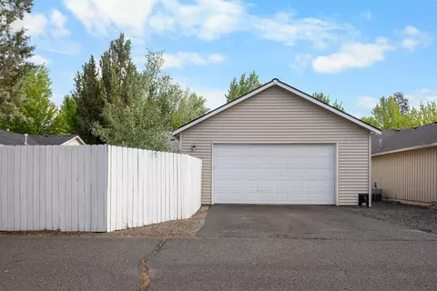 Exterior - 20612 Daisy Ln, Bend, OR 97702 photo 7 of 24