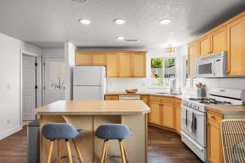 Kitchen - 20612 Daisy Ln, Bend, OR 97702 photo 2 of 2