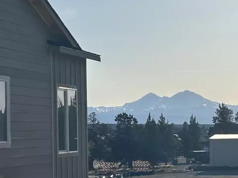 3910 SW 39th St #LOT 40, Redmond, OR 97756