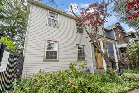 820 Park St, Ashland, OR 97520