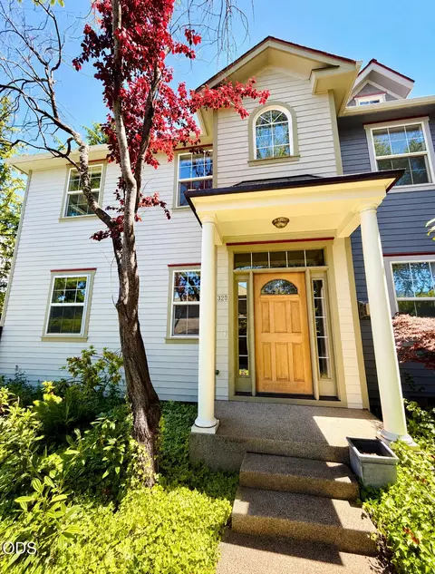 820 Park St, Ashland, OR 97520