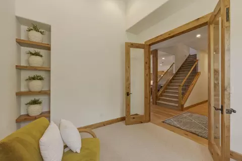 Entry Way - 60420 Snap Shot Loop, Bend, OR 97702 photo 2 of 3
