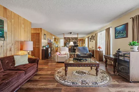 Living - 758 Summit Loop, Grants Pass, OR 97527 photo 1 of 2
