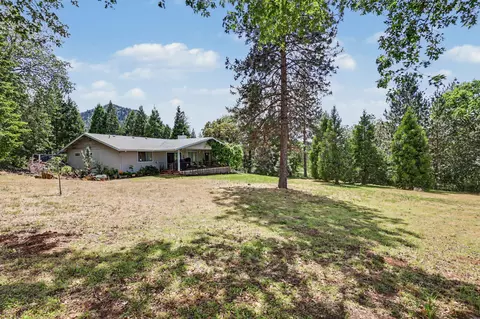 Exterior - 758 Summit Loop, Grants Pass, OR 97527 photo 14 of 18