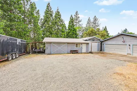 Exterior - 758 Summit Loop, Grants Pass, OR 97527 photo 17 of 18