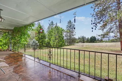 Exterior - 758 Summit Loop, Grants Pass, OR 97527 photo 11 of 18