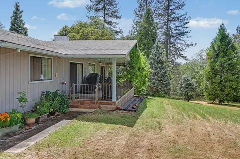 Exterior - 758 Summit Loop, Grants Pass, OR 97527 photo 12 of 18
