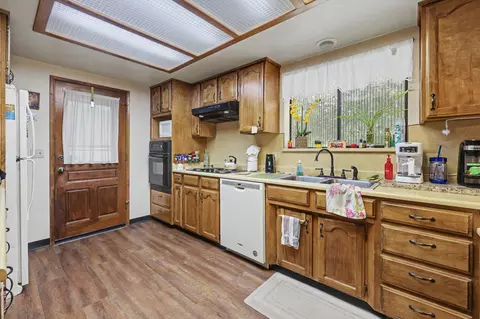 Kitchen - 758 Summit Loop, Grants Pass, OR 97527 photo 1 of 4
