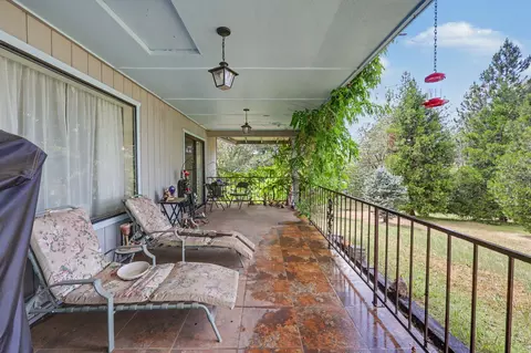 Exterior - 758 Summit Loop, Grants Pass, OR 97527 photo 9 of 18