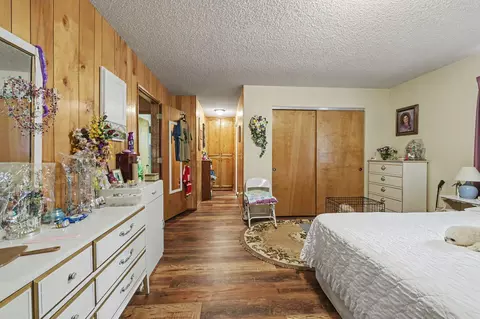 Bedroom - 758 Summit Loop, Grants Pass, OR 97527 photo 3 of 4