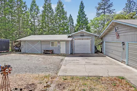 758 Summit Loop, Grants Pass, OR 97527