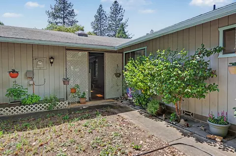 Exterior - 758 Summit Loop, Grants Pass, OR 97527 photo 6 of 18
