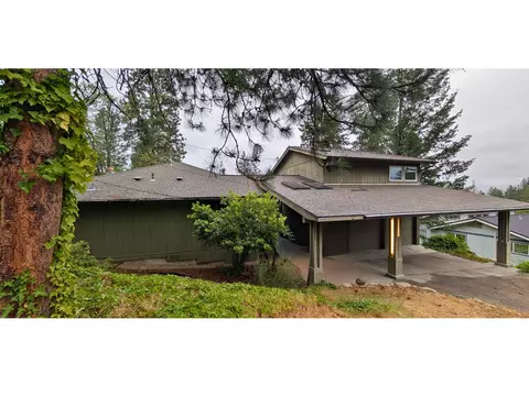 1105 Ivy Ln, Ashland, OR 97520
