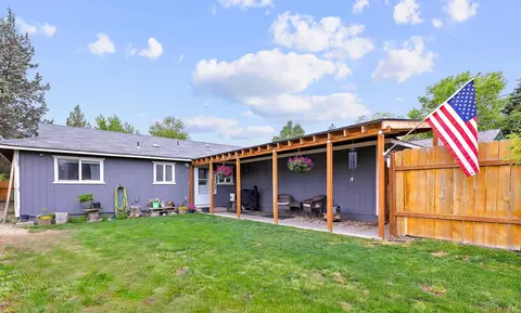276 NE 10th St, Madras, OR 97741