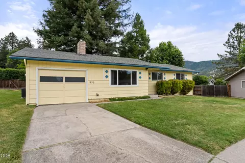 1950 NW Michelle Way, Grants Pass, OR 97526