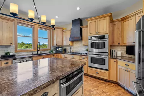 Kitchen - 64145 Hunnell Rd, Bend, OR 97703 photo 1 of 6