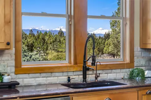 Kitchen - 64145 Hunnell Rd, Bend, OR 97703 photo 3 of 6