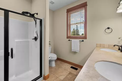 Bath - 64145 Hunnell Rd, Bend, OR 97703 photo 4 of 8