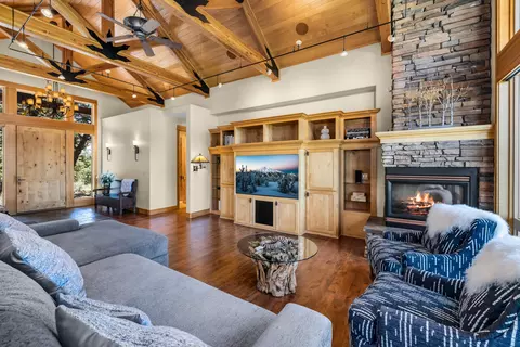 Living - 64145 Hunnell Rd, Bend, OR 97703 photo 2 of 8