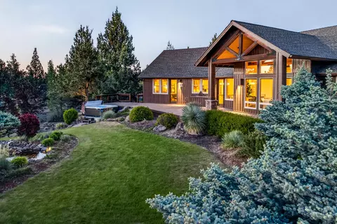 Exterior - 64145 Hunnell Rd, Bend, OR 97703 photo 6 of 9