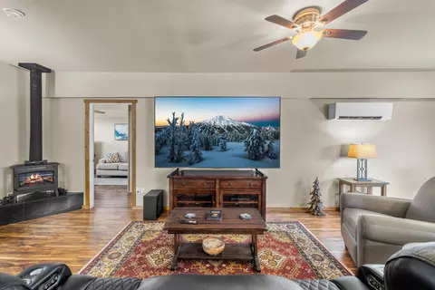 Living - 64145 Hunnell Rd, Bend, OR 97703 photo 6 of 8